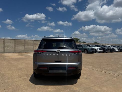 Used 2025 Nissan Pathfinder SV FWD image 18