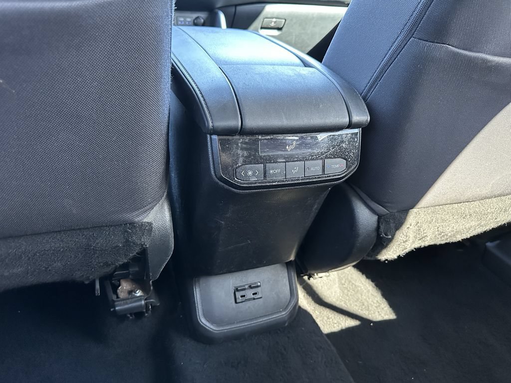 Used 2022 Toyota Highlander LE FWD image 18
