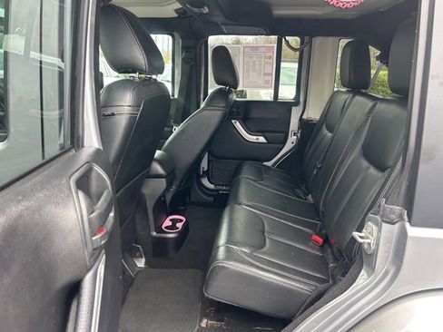 Used 2016 Jeep Wrangler Unlimited Sahara w/ Connectivity Group image 13
