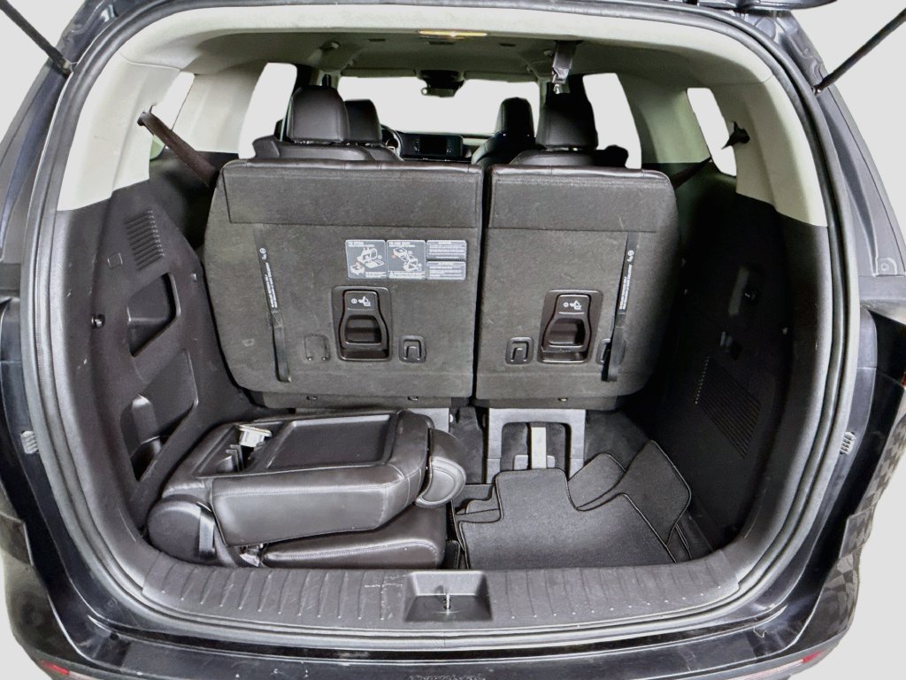 Used 2022 Kia Carnival LX FWD image 29