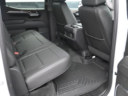 Used 2024 Chevrolet Silverado 1500 LT Trail Boss w/ Convenience Package II AWD/4WD image 10