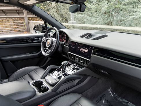 Certified 2022 Porsche Cayenne S AWD/4WD image 61