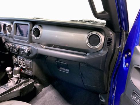 Used 2019 Jeep Wrangler Unlimited Sahara w/ Safety Group AWD/4WD image 18