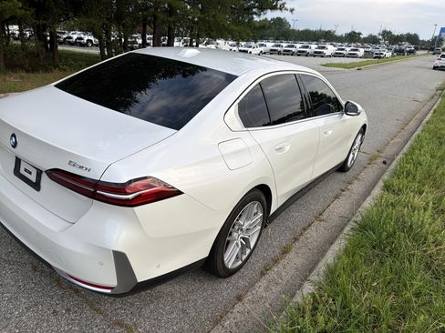 Used 2024 BMW 530i w/ Convenience Package RWD image 10
