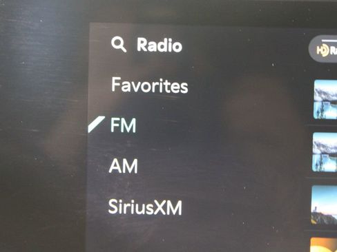 Used 2025 Kia Sorento EX w/ Panoramic Sunroof Package image 42