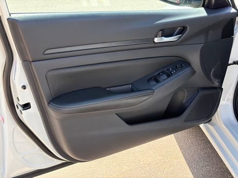 Used 2025 Nissan Altima 2.5 SV FWD image 10
