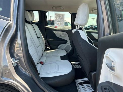 Certified 2022 Jeep Renegade Latitude w/ Convenience Group AWD/4WD image 13