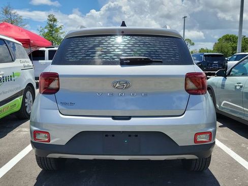 Used 2020 Hyundai Venue SEL w/ Convenience + Premium Package FWD image 5