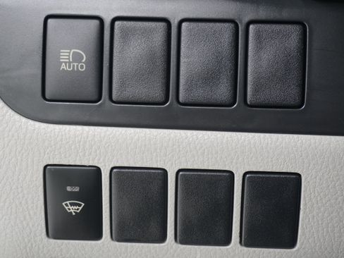 Used 2019 Toyota Highlander LE FWD image 25