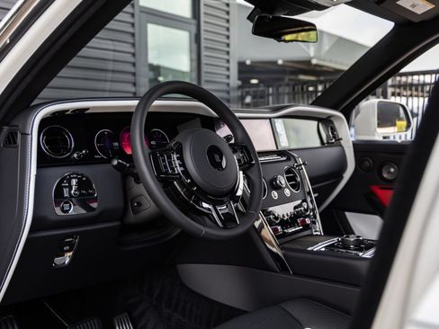 New 2026 Rolls-Royce Cullinan AWD/4WD image 32