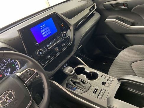 Used 2024 Toyota Highlander LE image 20
