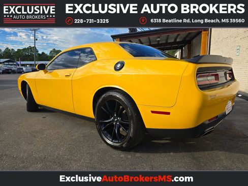 Used 2018 Dodge Challenger SXT w/ Blacktop Package image 3
