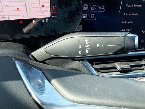 Used 2024 Chevrolet Equinox EV LT FWD image 18