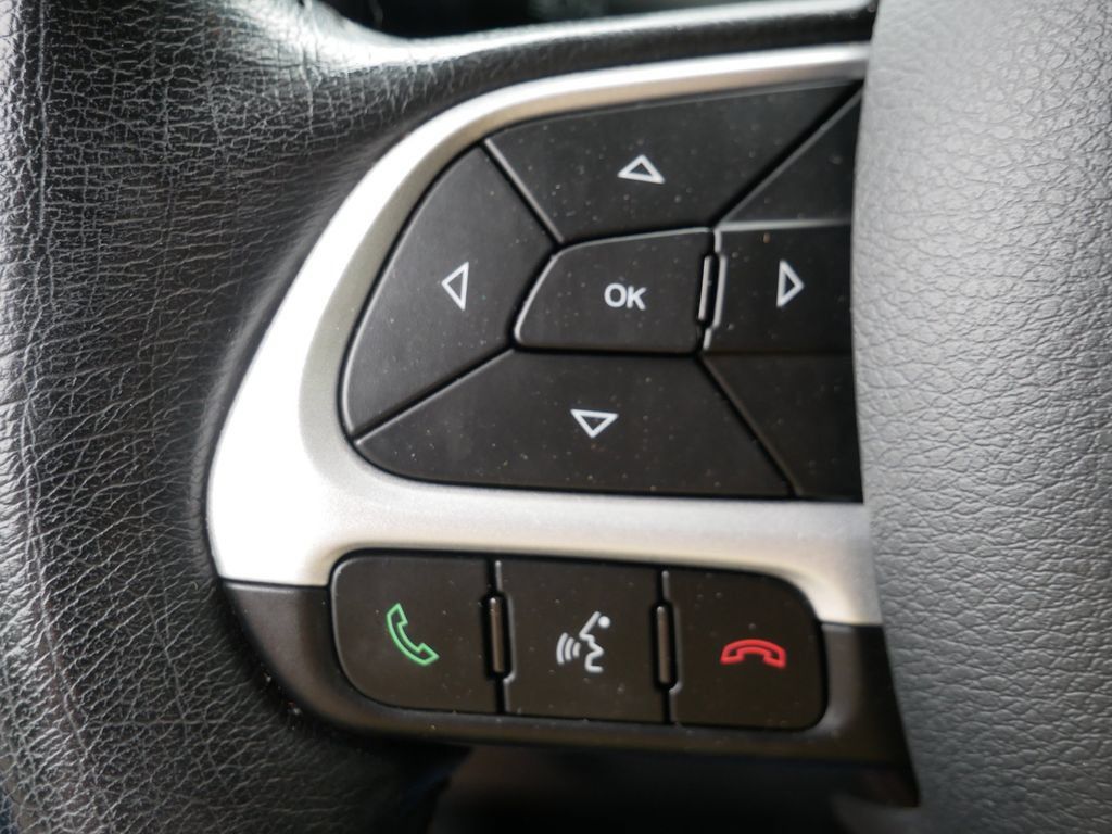 Used 2020 Jeep Renegade Latitude w/ Cold Weather Group AWD/4WD image 19