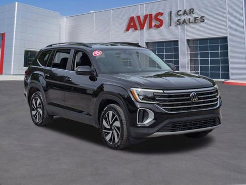 Used 2025 Volkswagen Atlas SE FWD image 3