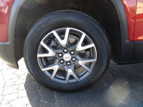 Used 2023 GMC Acadia SLE w/ Driver Convenience Package FWD image 9