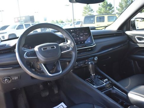 Used 2022 Jeep Compass Latitude w/ Sun and Sound Group AWD/4WD image 19