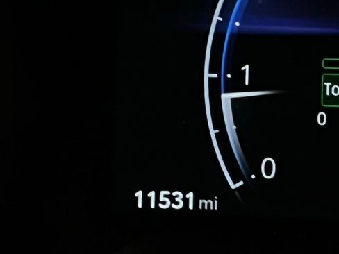 Used 2024 Toyota Corolla Cross XLE image 16