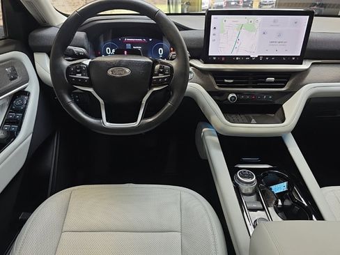Used 2025 Ford Explorer Platinum w/ Ultimate Package image 21