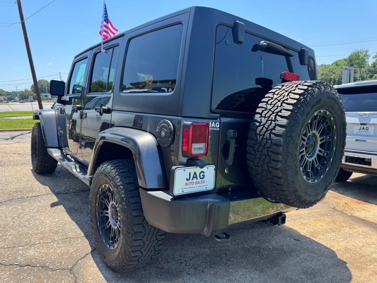 Used 2017 Jeep Wrangler Unlimited Sahara AWD/4WD image 5