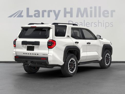 Used 2025 Toyota 4Runner TRD Off-Road image 2