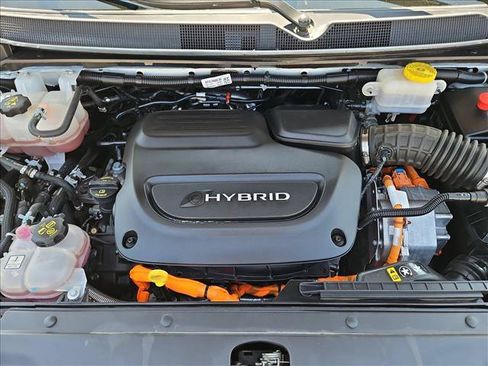 Used 2024 Chrysler Pacifica Limited FWD image 21