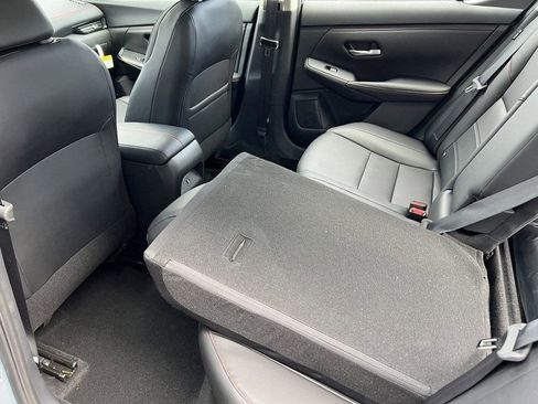 Used 2025 Nissan Sentra SR w/ SR Premium Package FWD image 16