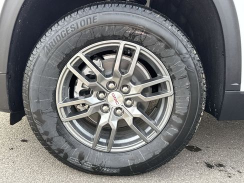 New 2026 GMC Acadia Elevation image 12