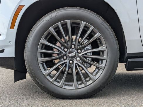 Certified 2026 Cadillac Escalade ESV Platinum Sport w/ LPO, Floor Liner Package AWD/4WD image 28