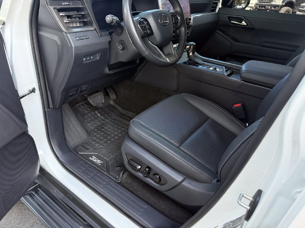 Used 2024 Lexus GX 550 w/ Cold Area Package AWD/4WD image 20
