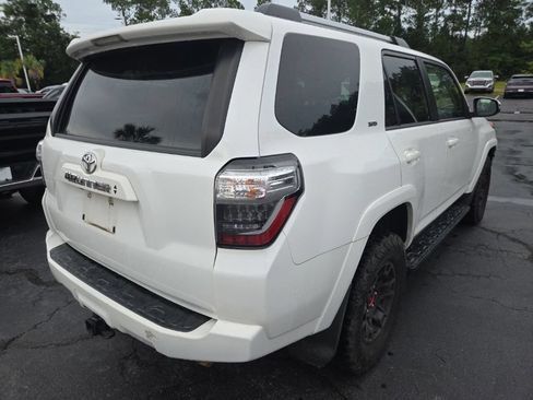 Used 2022 Toyota 4Runner SR5 Premium AWD/4WD image 6