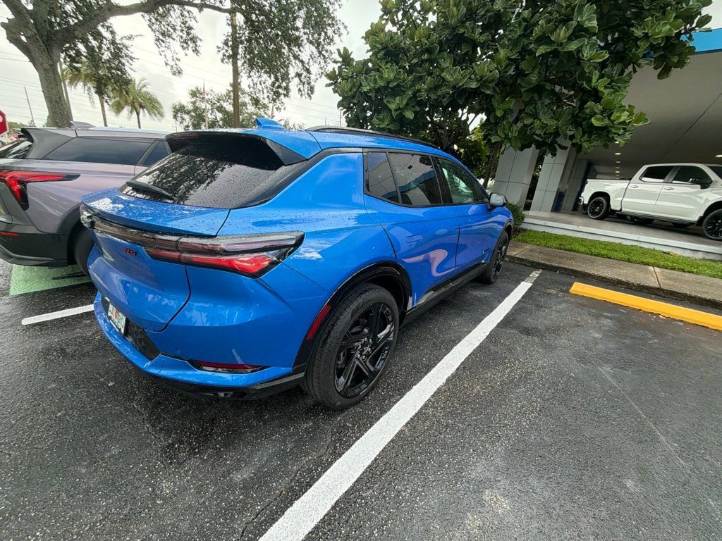 Certified 2025 Chevrolet Equinox EV RS FWD image 4