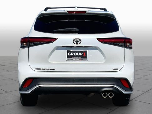 Used 2023 Toyota Highlander XSE FWD image 4
