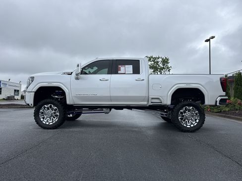 Used 2024 GMC Sierra 2500 Denali w/ Denali Reserve Package AWD/4WD image 7