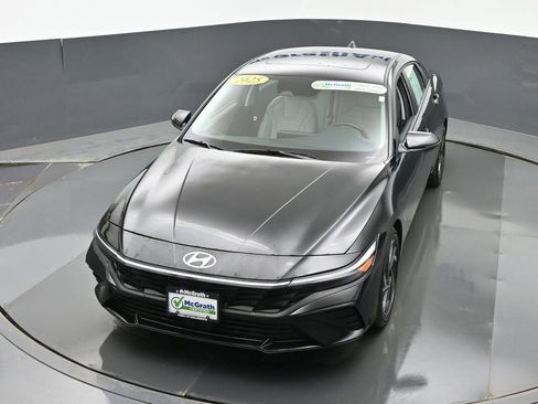 Used 2025 Hyundai Elantra Limited FWD image 25