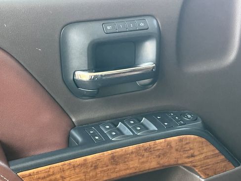 Used 2015 Chevrolet Silverado 1500 High Country w/ High Country Premium Package AWD/4WD image 15