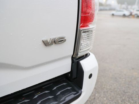 Used 2019 Toyota Tacoma Limited AWD/4WD image 30