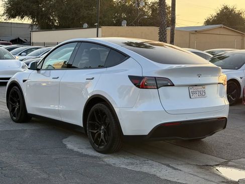 Used 2020 Tesla Model Y Long Range image 2