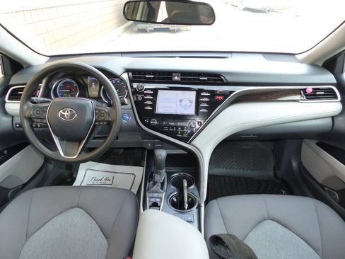 Used 2018 Toyota Camry LE FWD image 21