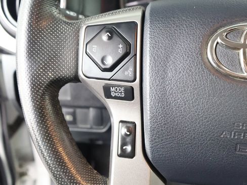 Used 2020 Toyota Tacoma SR5 AWD/4WD image 32