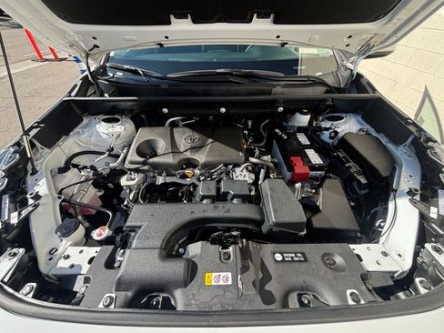 Used 2025 Toyota RAV4 XLE image 32