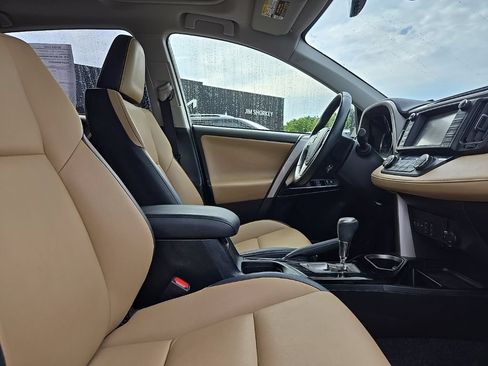 Used 2018 Toyota RAV4 Limited w/ Advanced Technology Package AWD/4WD image 38