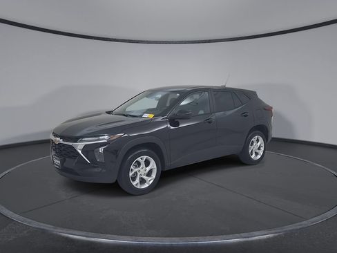 Used 2026 Chevrolet Trax LS w/ LS Convenience Package FWD image 8