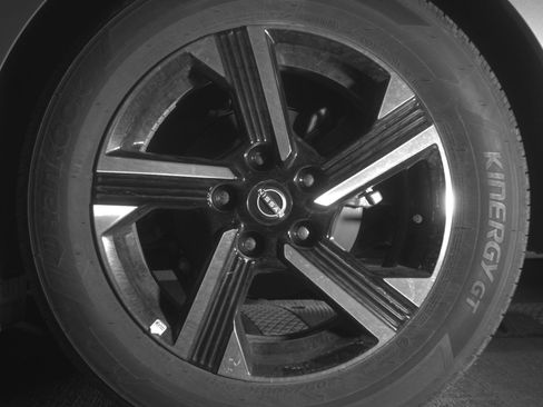Used 2025 Nissan Sentra SV FWD image 14