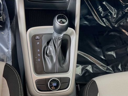 Certified 2025 Hyundai Venue SEL FWD image 16