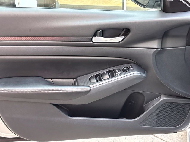 Used 2025 Nissan Altima 2.5 SV FWD image 16