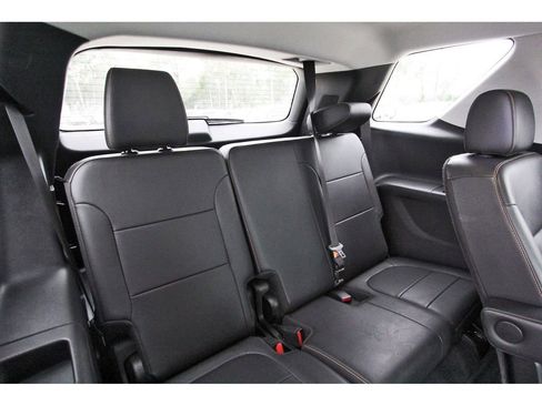 Used 2021 Chevrolet Traverse Premier w/ LPO, Blackout Package FWD image 11