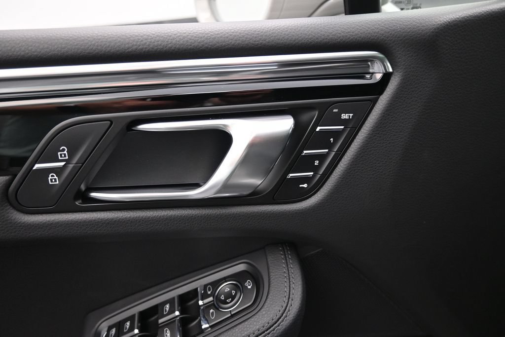New 2026 Porsche Macan AWD/4WD image 11