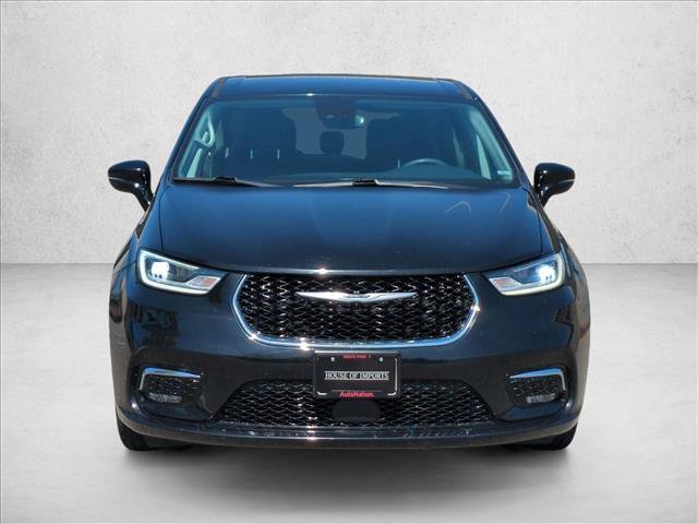 Used 2024 Chrysler Pacifica Limited FWD image 2
