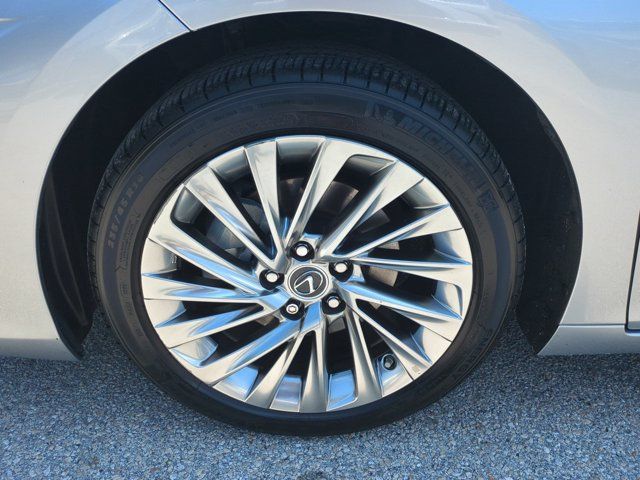 Certified 2022 Lexus ES 300h w/ Accessory Package 2 FWD image 11